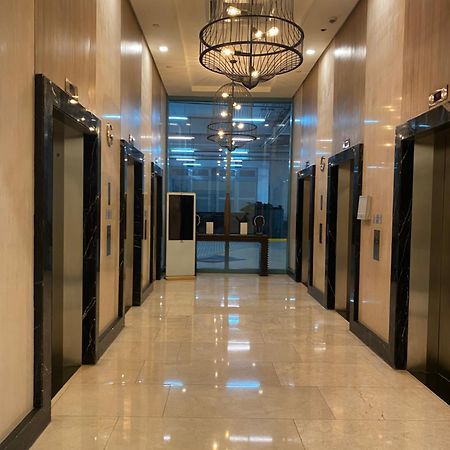 1 Bedroom Uptown Bgc Across Uptown Mall Manila Exterior foto