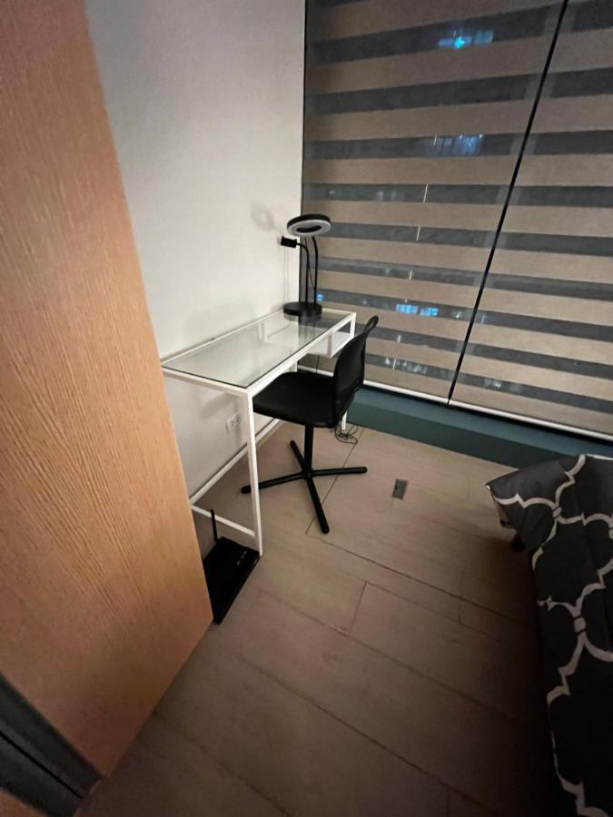 1 Bedroom Uptown Bgc Across Uptown Mall Manila Exterior foto