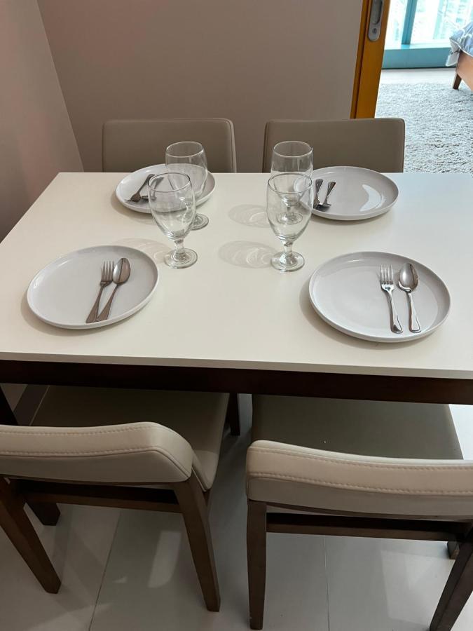 1 Bedroom Uptown Bgc Across Uptown Mall Manila Exterior foto